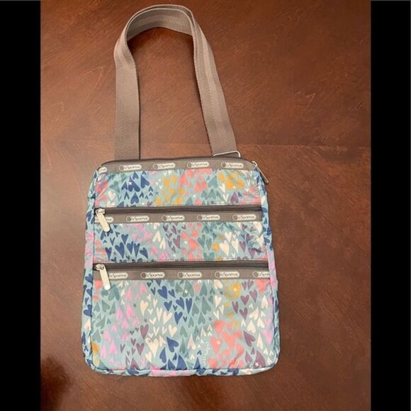 EUC LeSportsac KASEY 3 Zipper Hearts Crossbody Bag - Picture 1 of 7